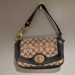Coach shoulder bag great condition